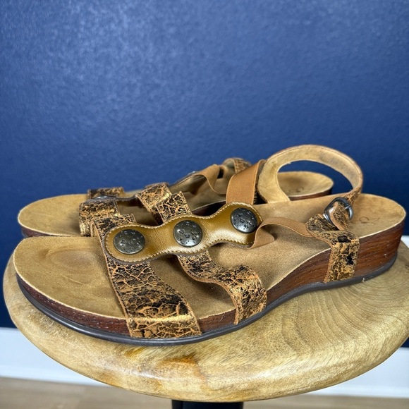 SAS "Clover" Sandals in Crackled Bronze Leather, Size 10 WIDE - Picture 2 of 10